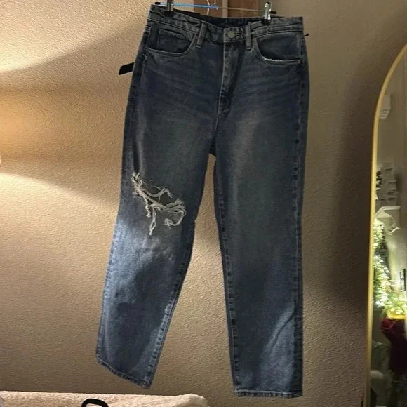 NWT BLANKNYC Relaxed High Rise Straight Leg Rip Loose Fit Jeans - Picture 7 of 7